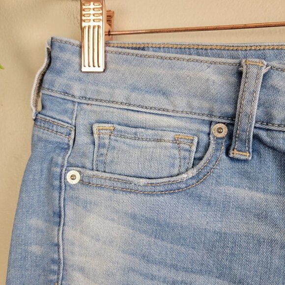 AE 2 Mid Rise Midi Light Wash Frayed Cutoff Stretch Jean Shorts American Eagle - Picture 4 of 13